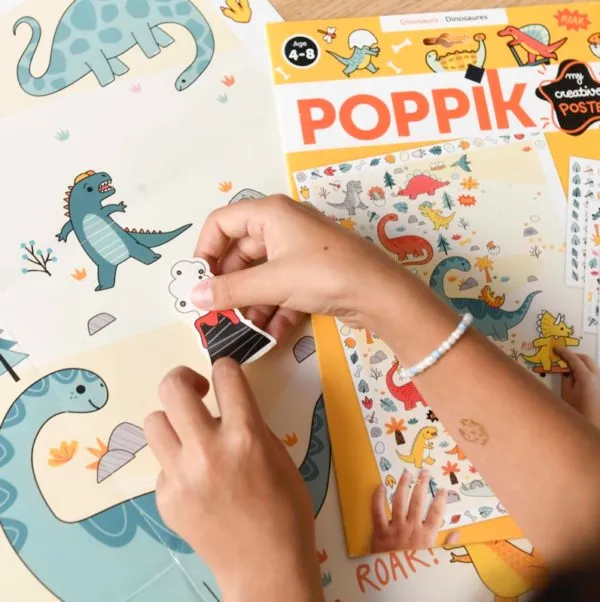 Poppik-poster-stickers-creative-dinosaures-gommettes-autocollants-activite-5-600x602.webp
