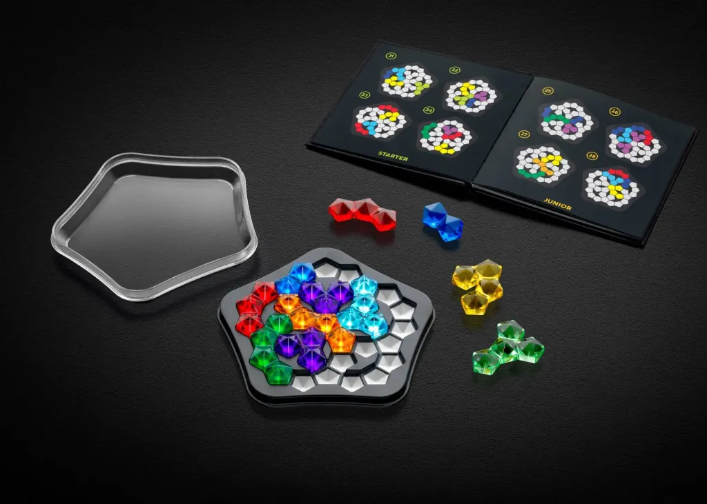 smartgames_sg-313_iq-pentagon_product-shot_750680.webp