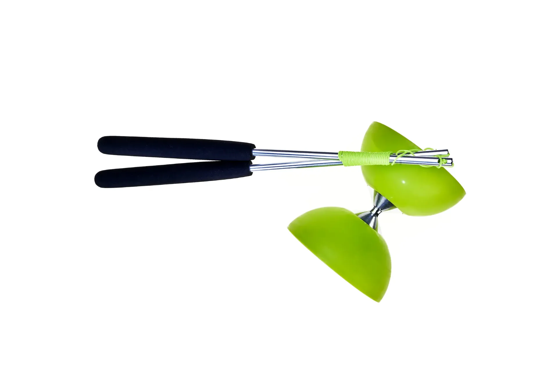 Acrobat - Diabolo en caoutchouc vert claire + Baguettes en aluminium